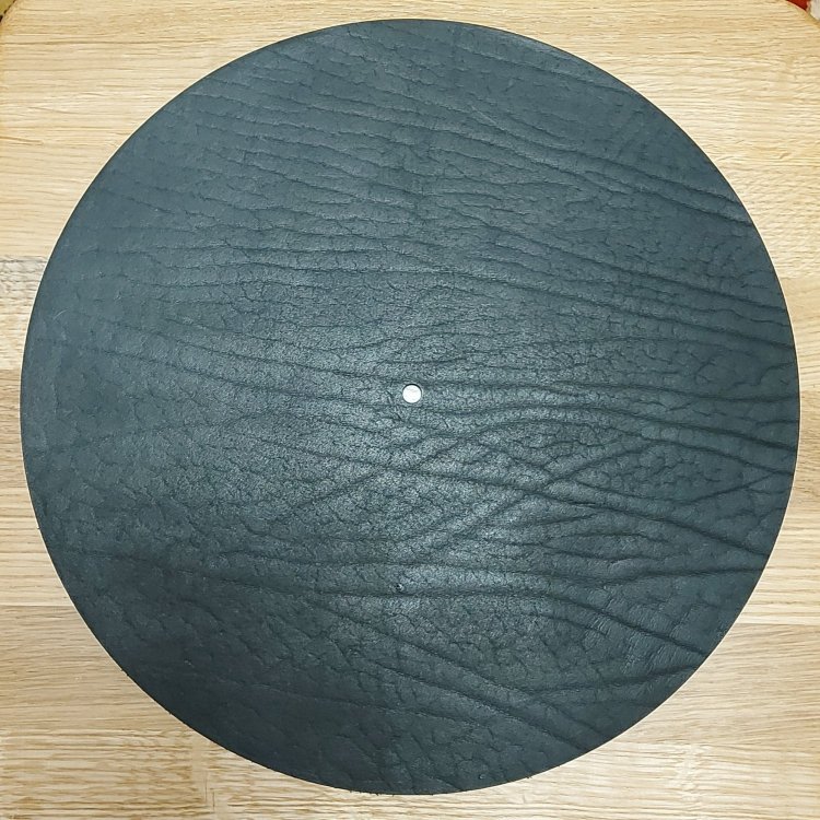 Кожаный мат вид с верха лицевая сторона.jpg