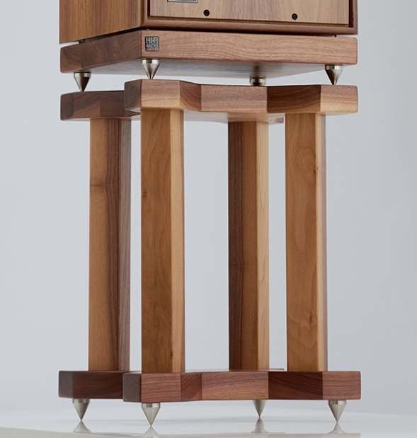 harbeth_shl5plus_40th_anniversary_walnut_veneer_hifi_news_jan_2017_stands.jpg.cd2bb74cb959842a7cf8484af33dabd3.jpg